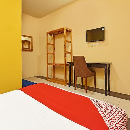 Oyo 90561 Awan Biru Motel Pantai Cenang  Buitenkant foto