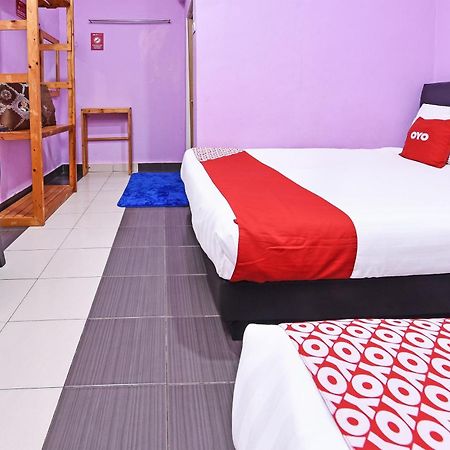 Oyo 90561 Awan Biru Motel Pantai Cenang  Buitenkant foto