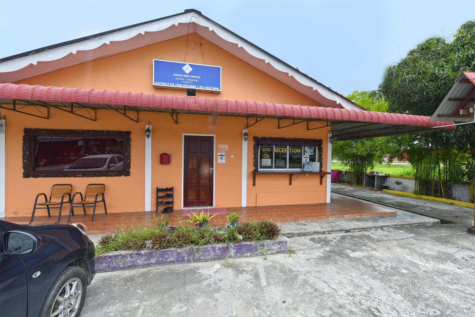Oyo 90561 Awan Biru Motel Pantai Cenang  Buitenkant foto