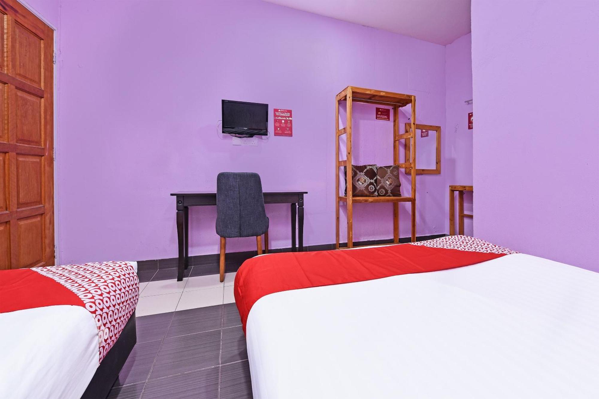 Oyo 90561 Awan Biru Motel Pantai Cenang  Buitenkant foto