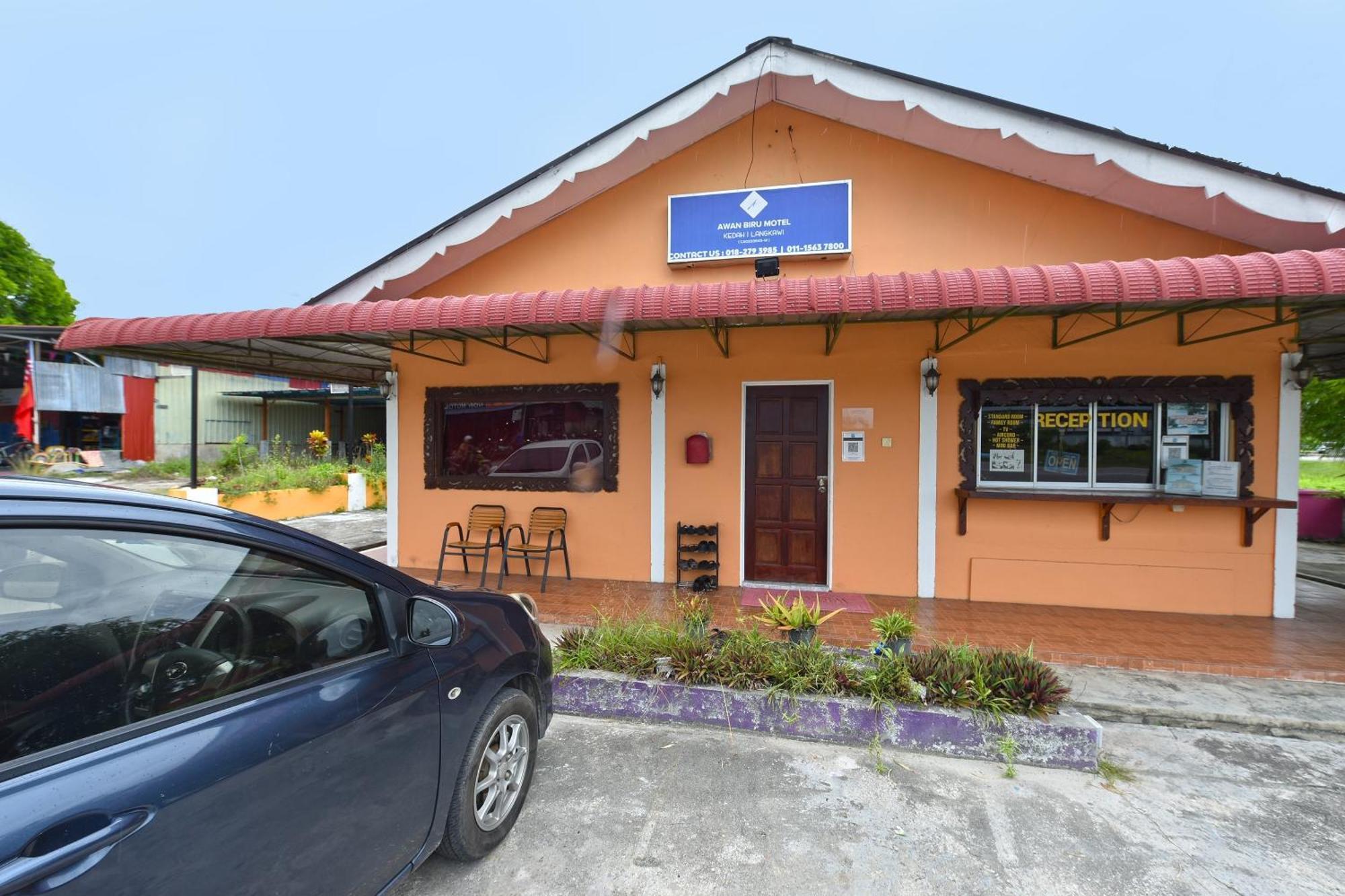 Oyo 90561 Awan Biru Motel Pantai Cenang  Buitenkant foto