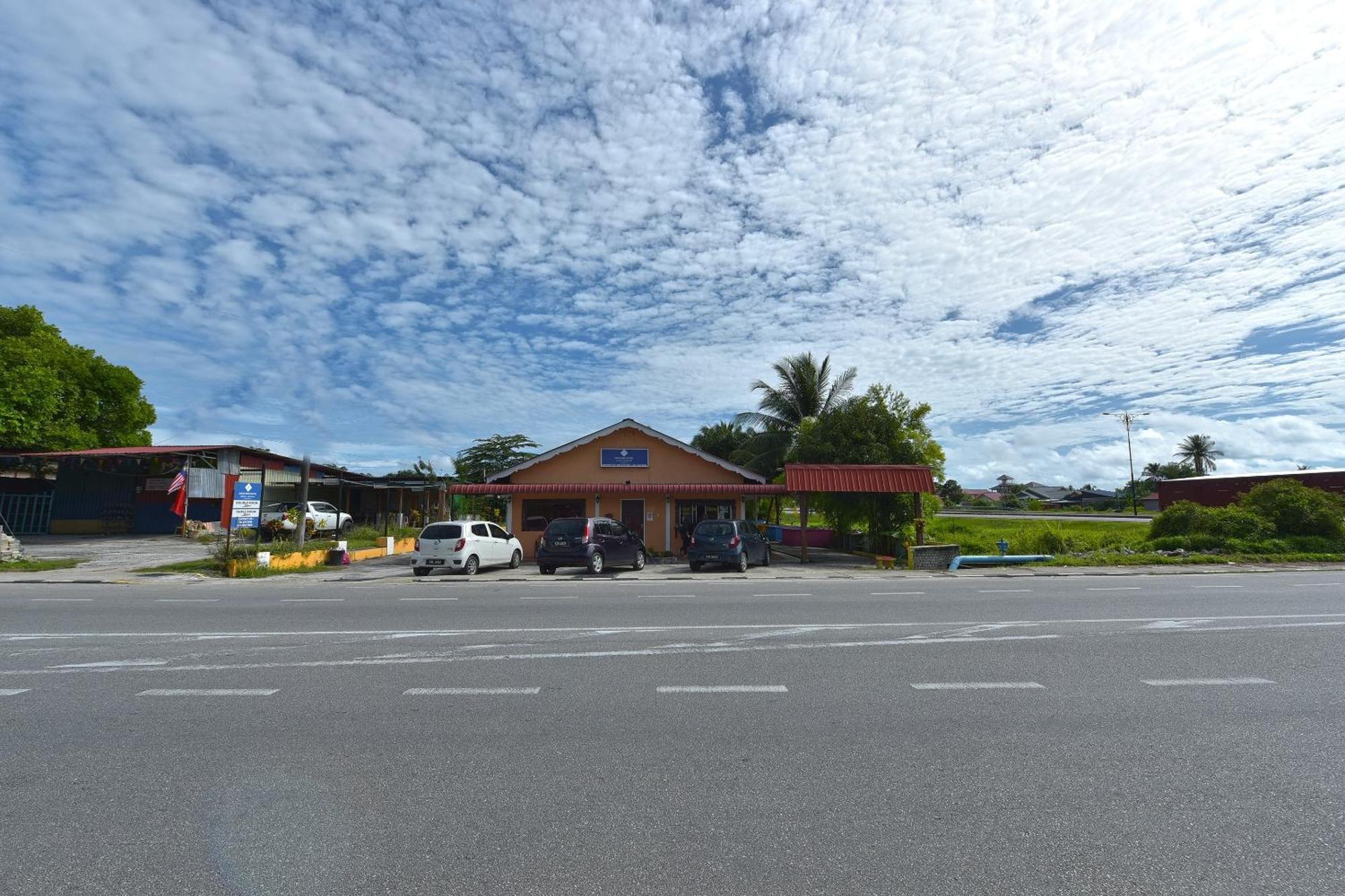Oyo 90561 Awan Biru Motel Pantai Cenang  Buitenkant foto