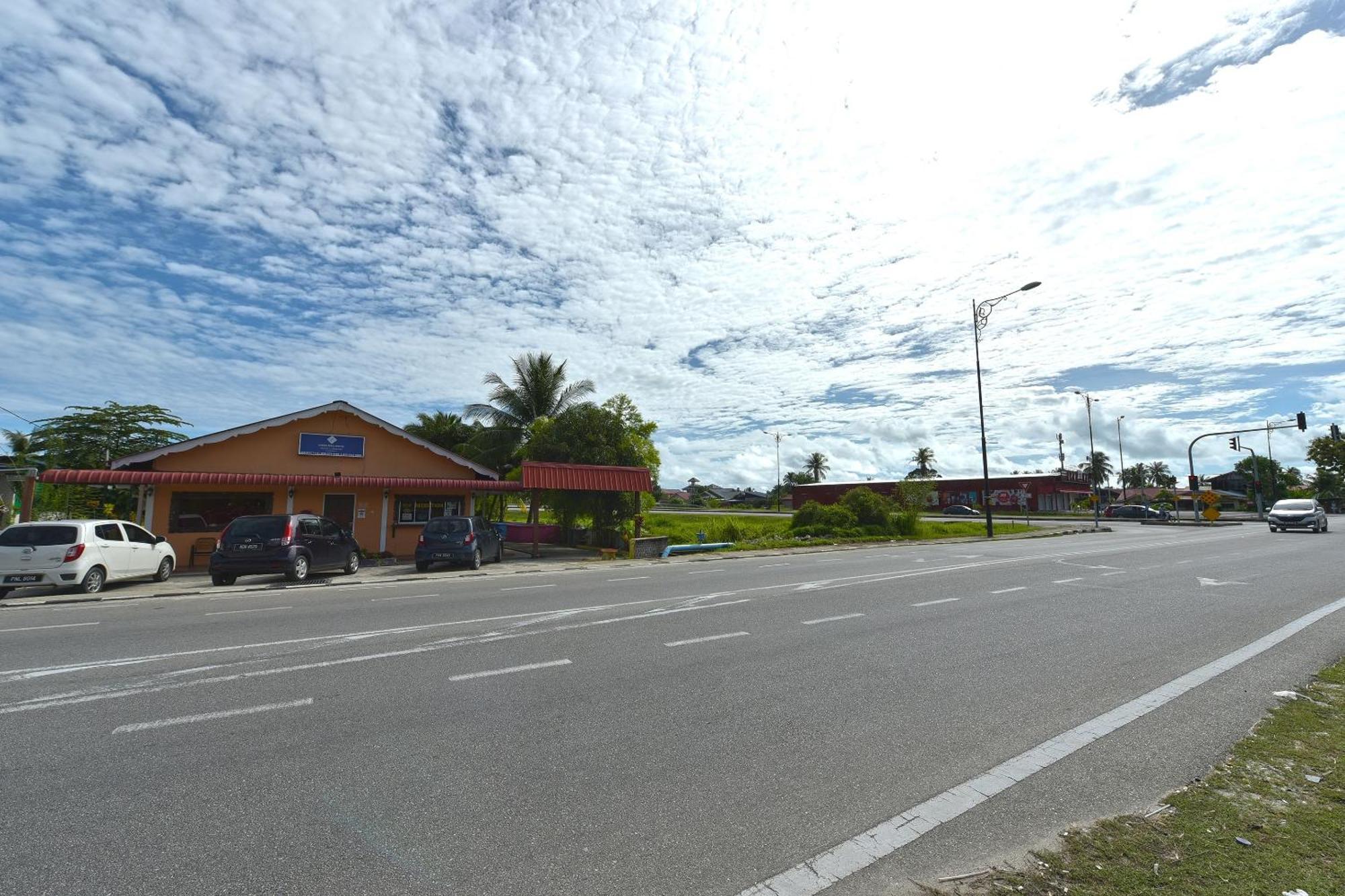 Oyo 90561 Awan Biru Motel Pantai Cenang  Buitenkant foto
